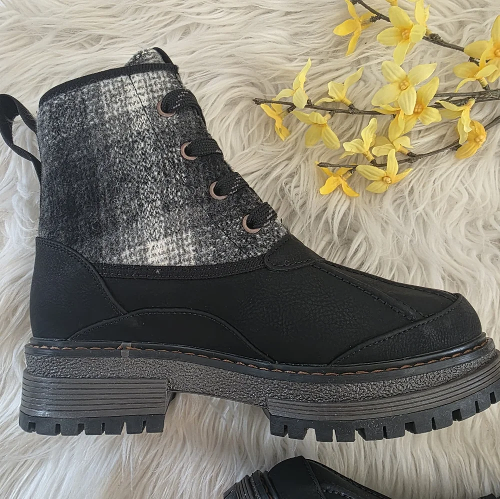 NWT Roxy Hail Ya Boot, Size 5 - Picture 4 of 17